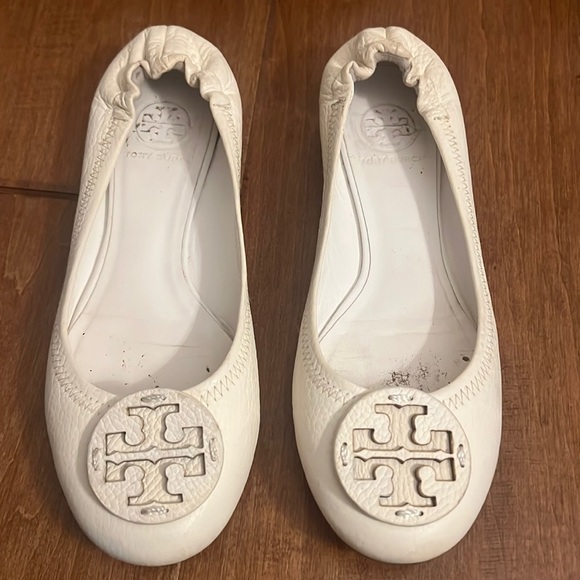 Tory Burch White Leather Flats - Picture 1 of 4